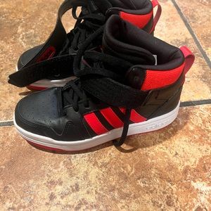 Adidas Post-Move Basketball Shoe. Size big kids 3.5- barely used this season.